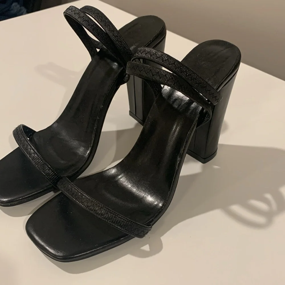 Heels - Picture 2 of 4